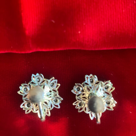 Vintage Rhinestone Screw Back Earrings - Picture 4 of 10